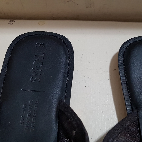 Tom's Natural Arrow Embroidered Mesh Sandals - Picture 3 of 3